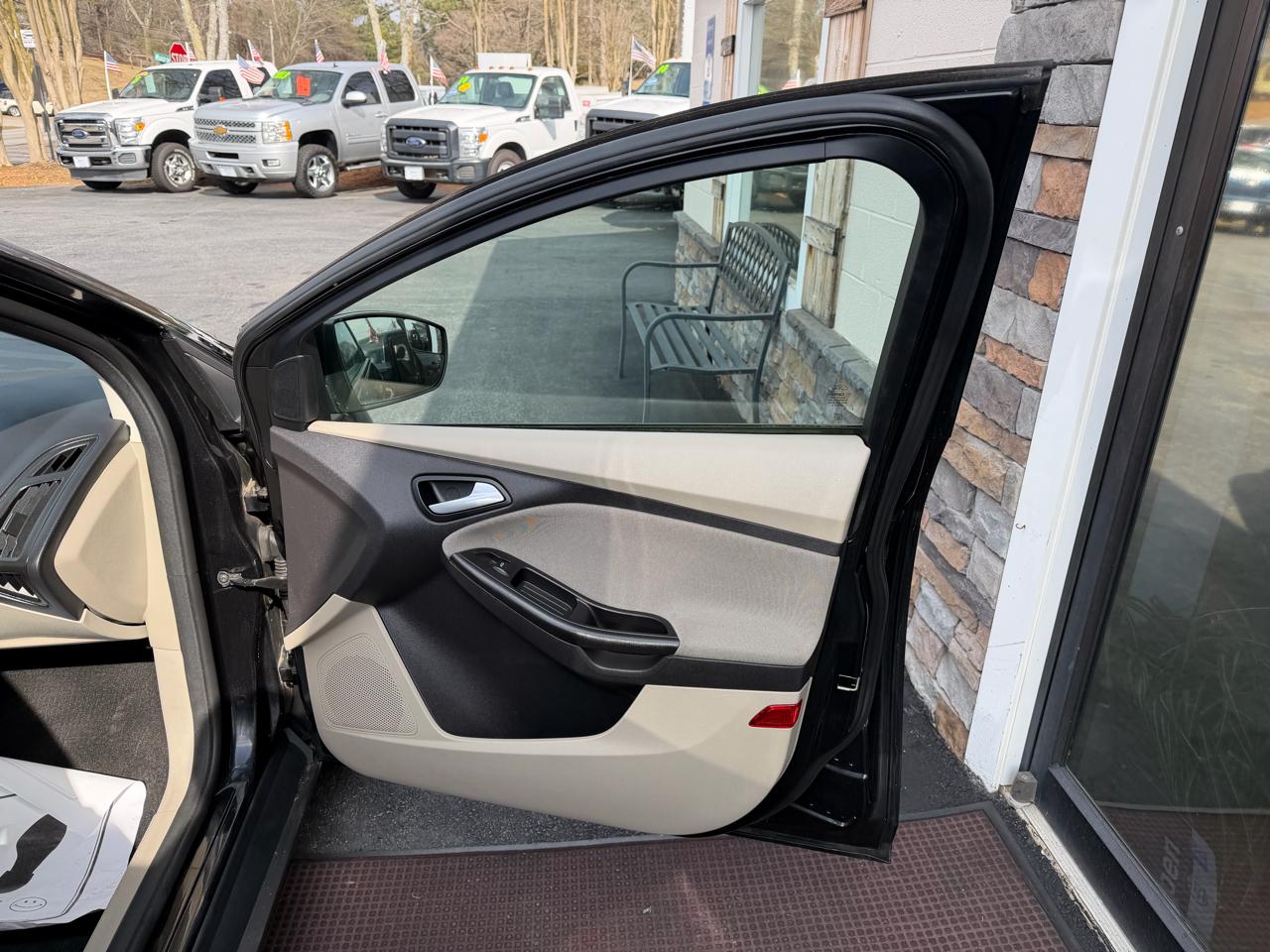 Ford Focus SE Sedan 2013