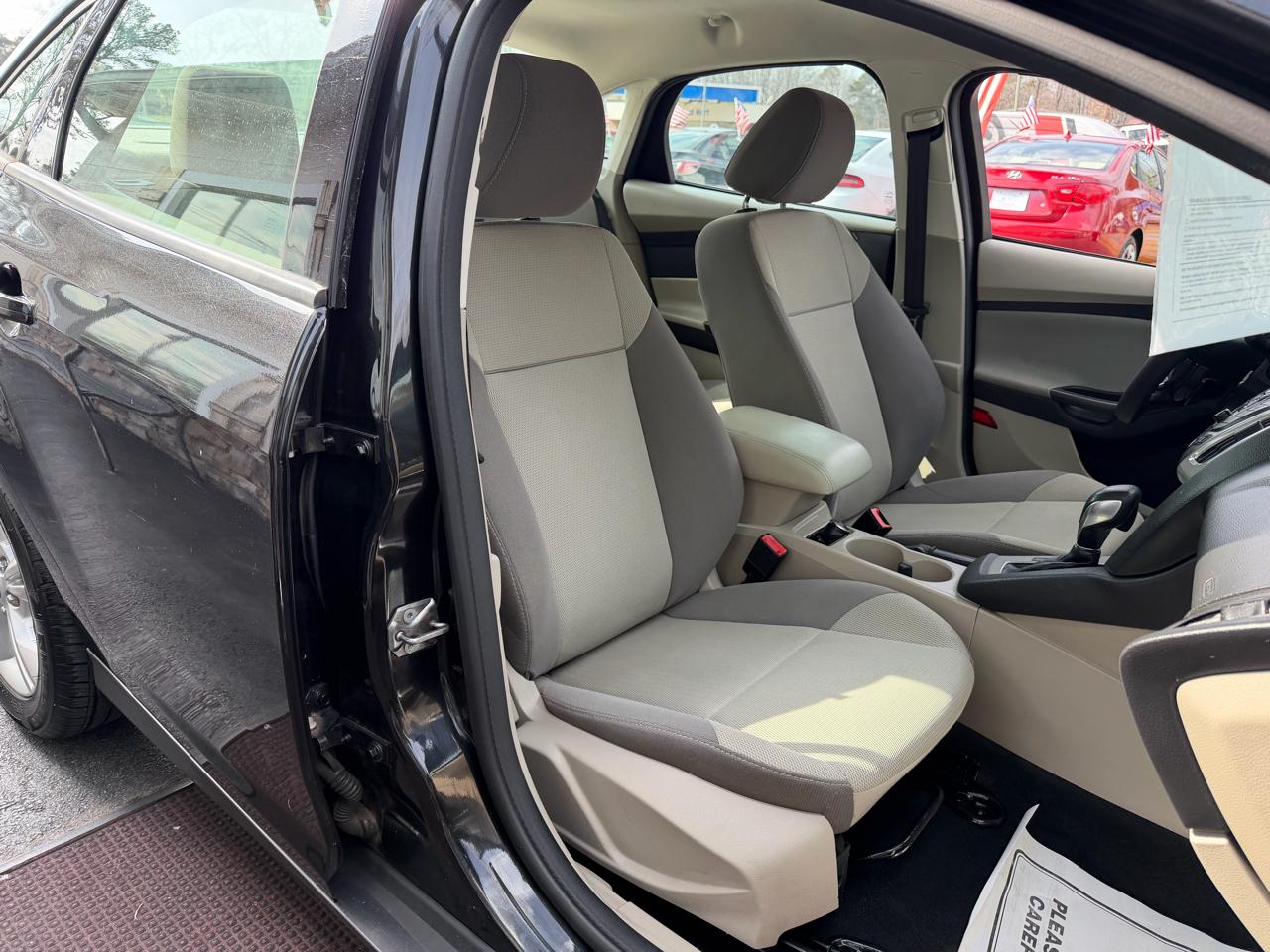 Ford Focus SE Sedan 2013