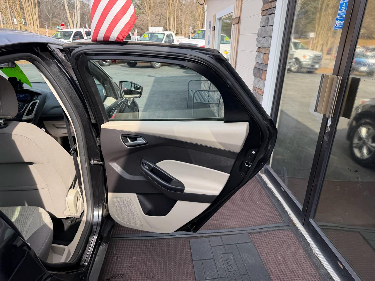 Ford Focus SE Sedan 2013