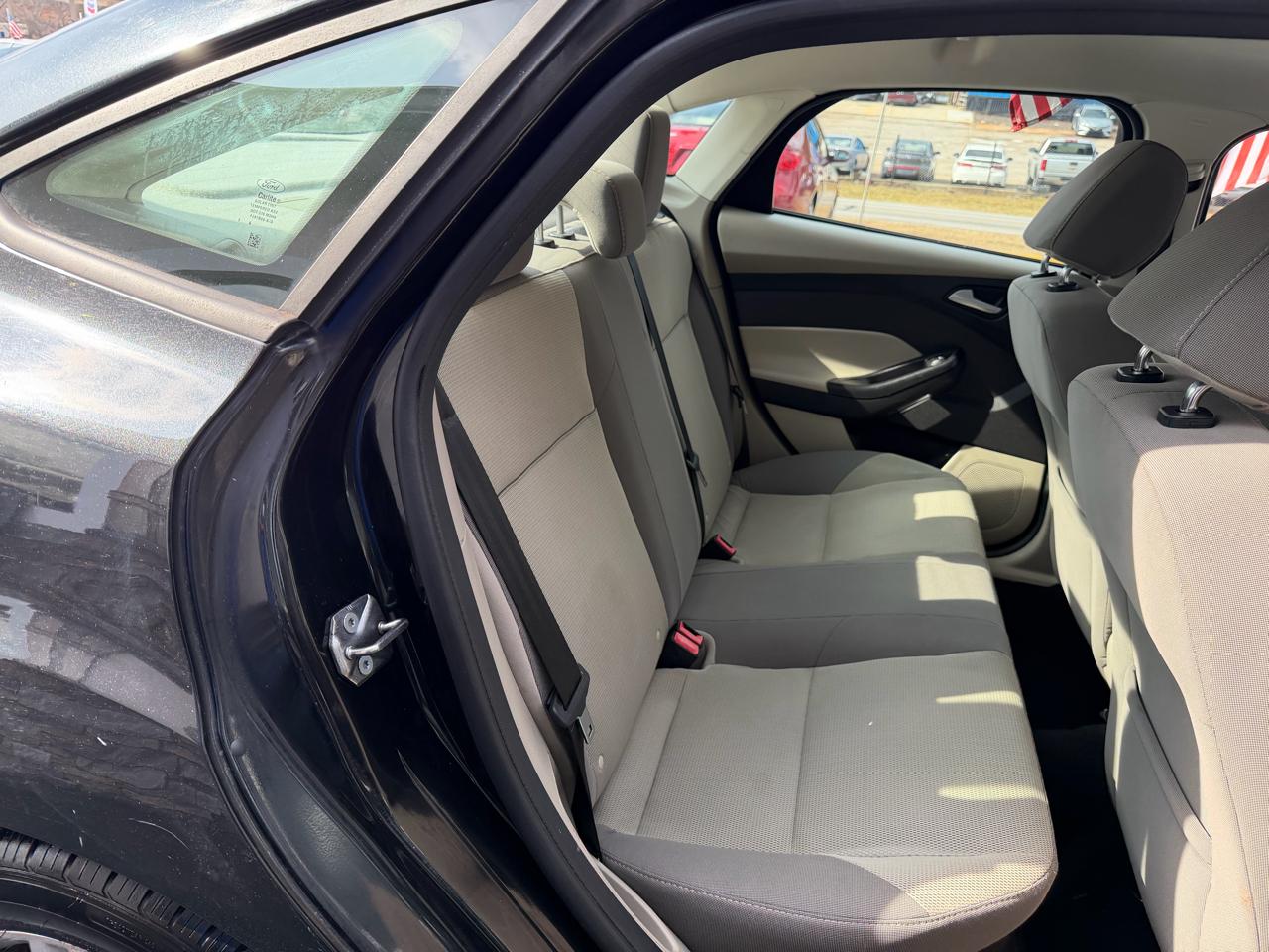 Ford Focus SE Sedan 2013