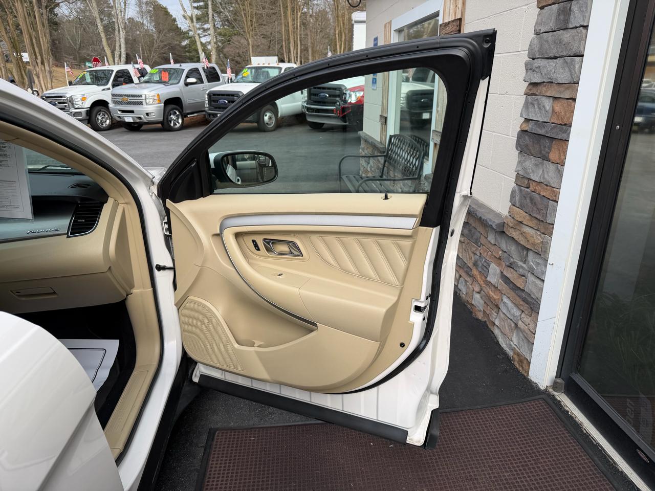 Ford Taurus SEL FWD 2017