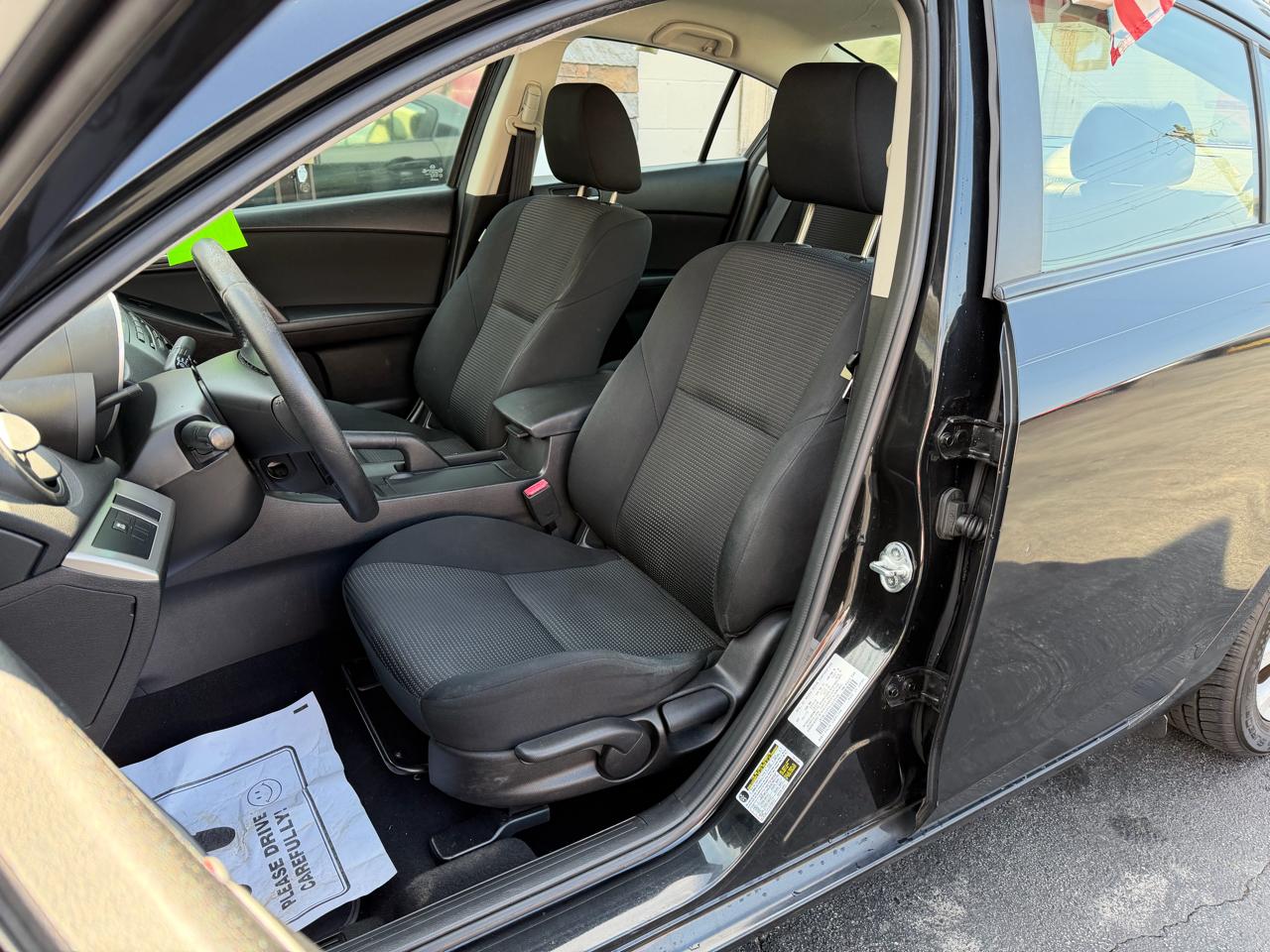 Mazda MAZDA3 i Touring AT 4-Door 2013