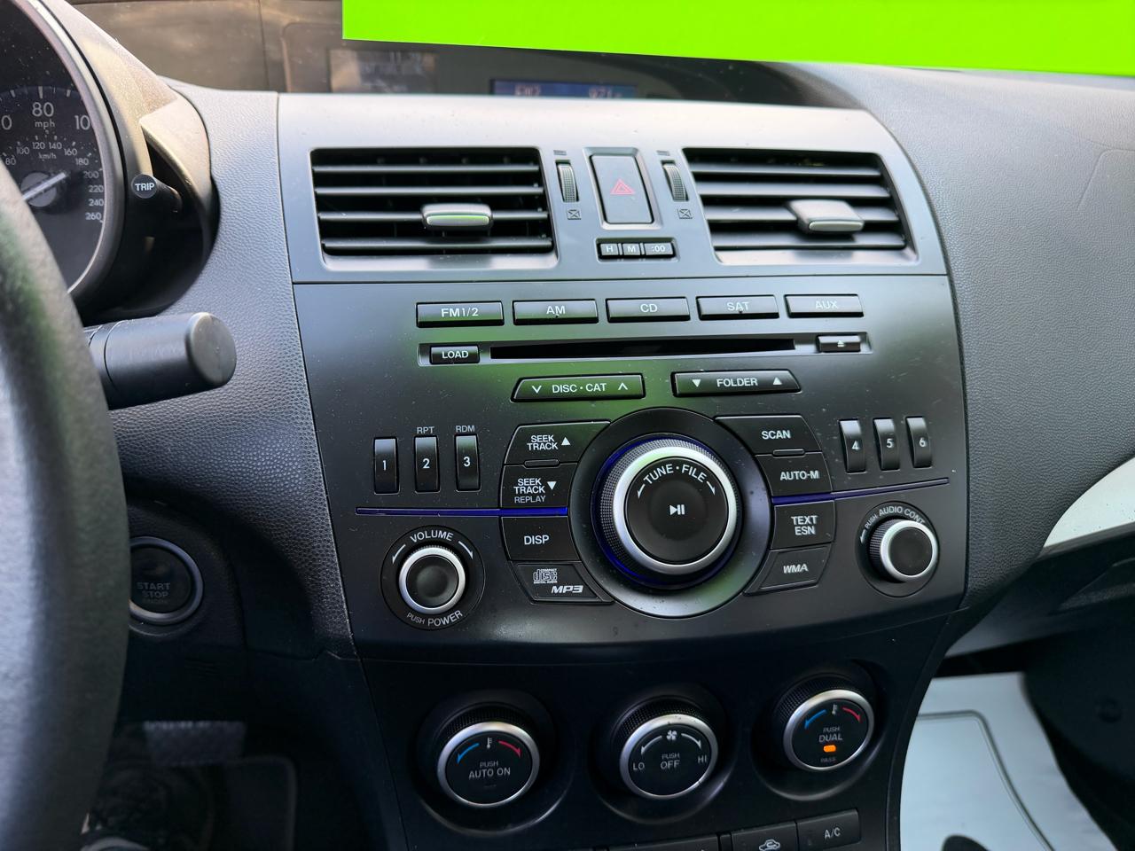 Mazda MAZDA3 i Touring AT 4-Door 2013