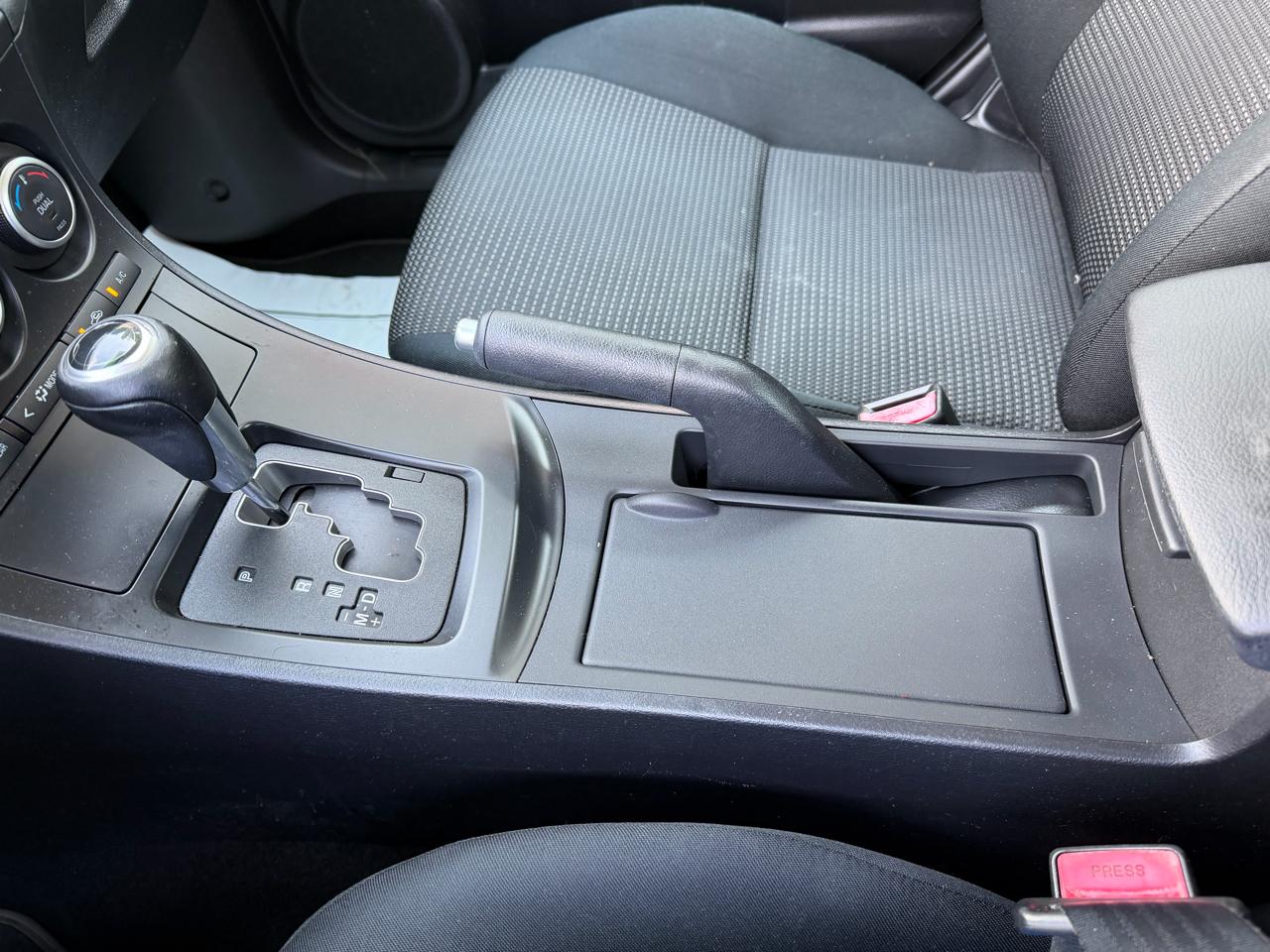 Mazda MAZDA3 i Touring AT 4-Door 2013