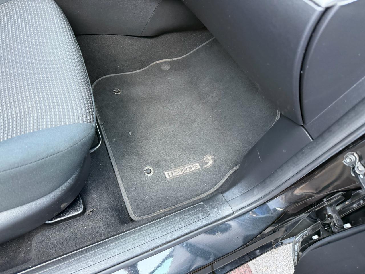 Mazda MAZDA3 i Touring AT 4-Door 2013