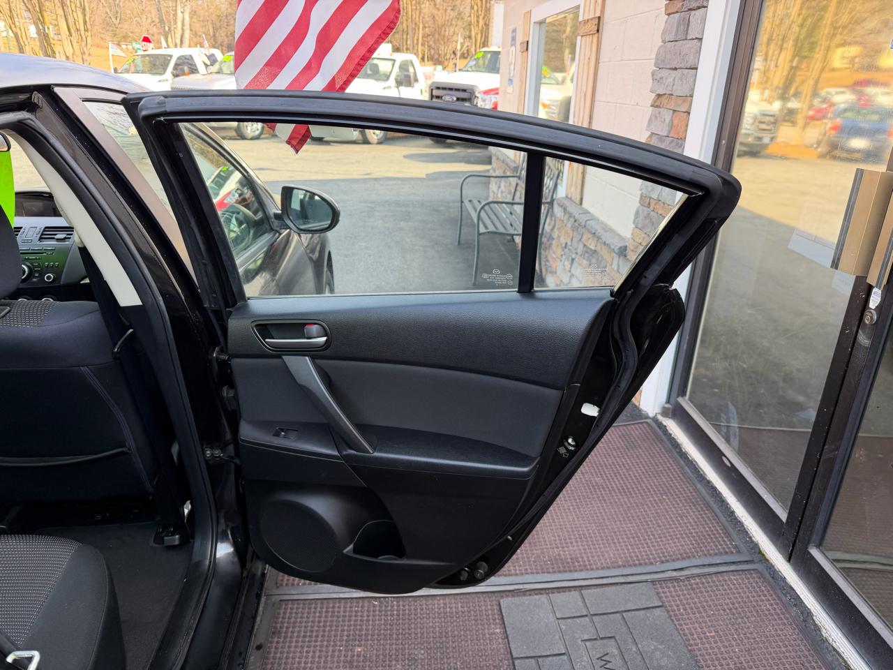 Mazda MAZDA3 i Touring AT 4-Door 2013