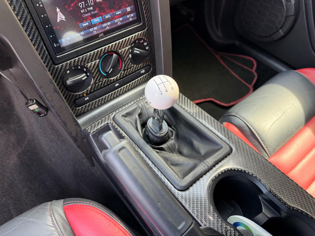 Ford Mustang GT Deluxe Coupe 2006