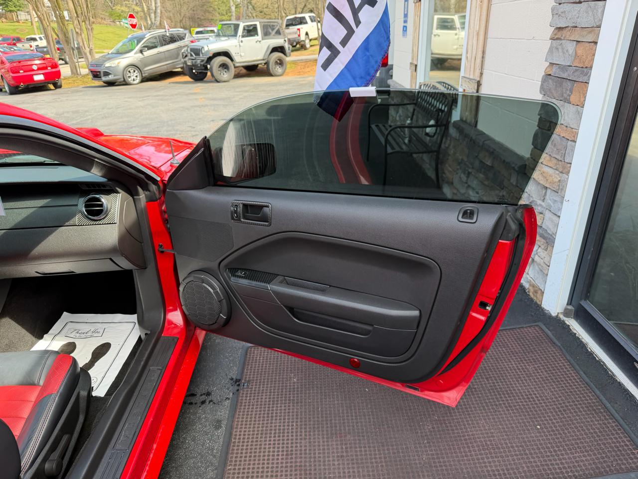 Ford Mustang GT Deluxe Coupe 2006