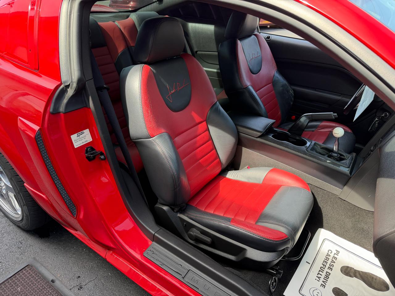 Ford Mustang GT Deluxe Coupe 2006