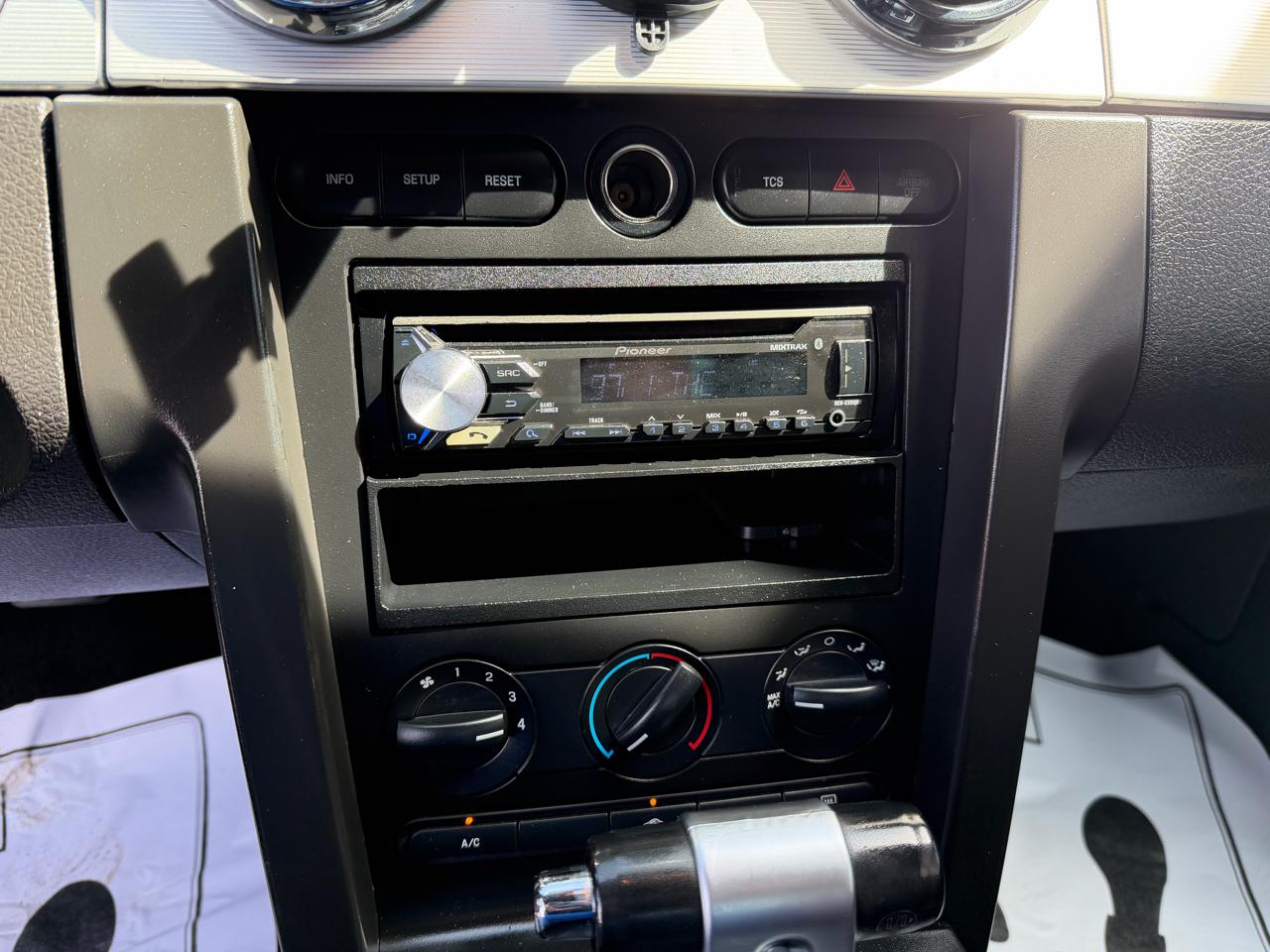 Ford Mustang V6 Standard Coupe 2006