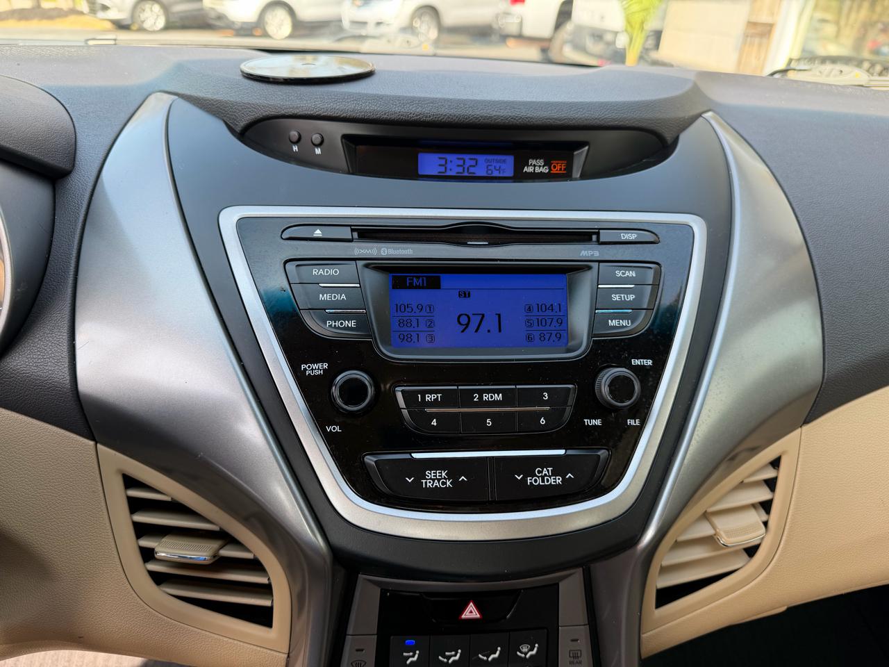 Hyundai Elantra 4dr Sdn Auto GLS 2013