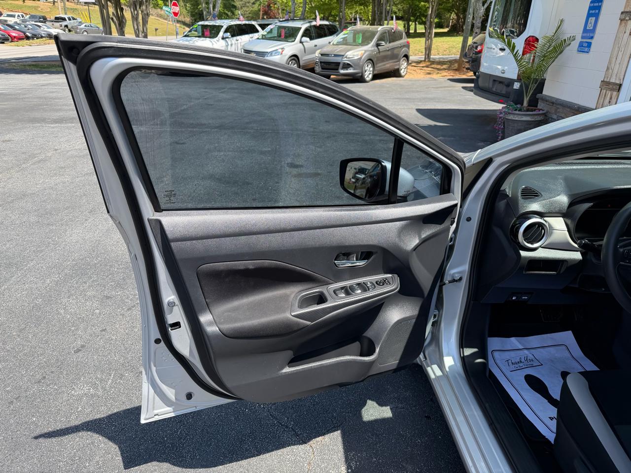 Nissan Versa SV 2021