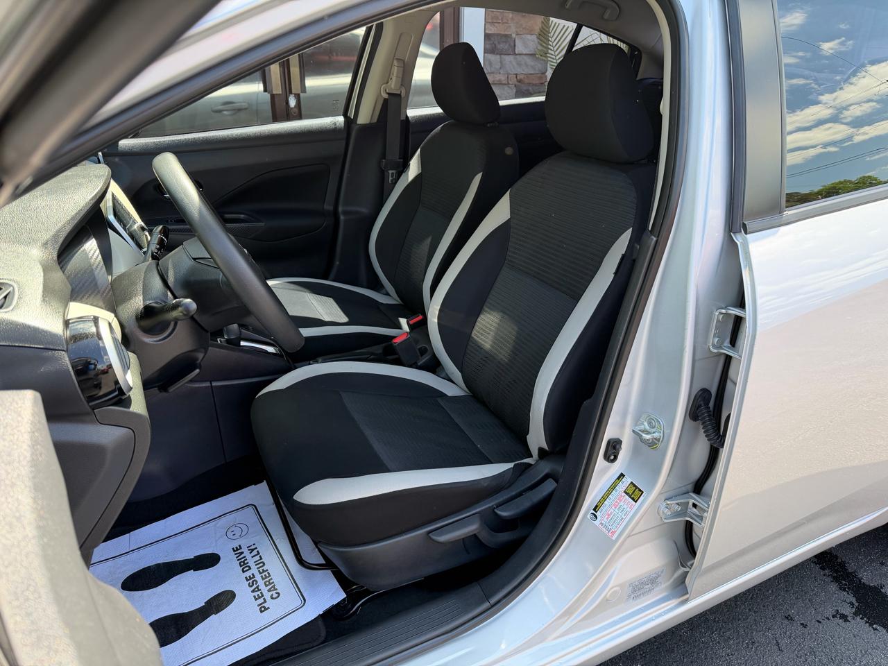 Nissan Versa SV 2021