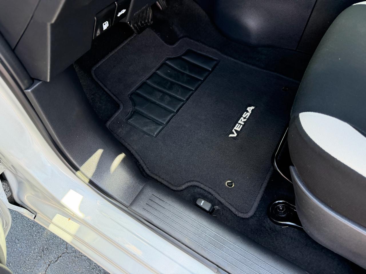 Nissan Versa SV 2021