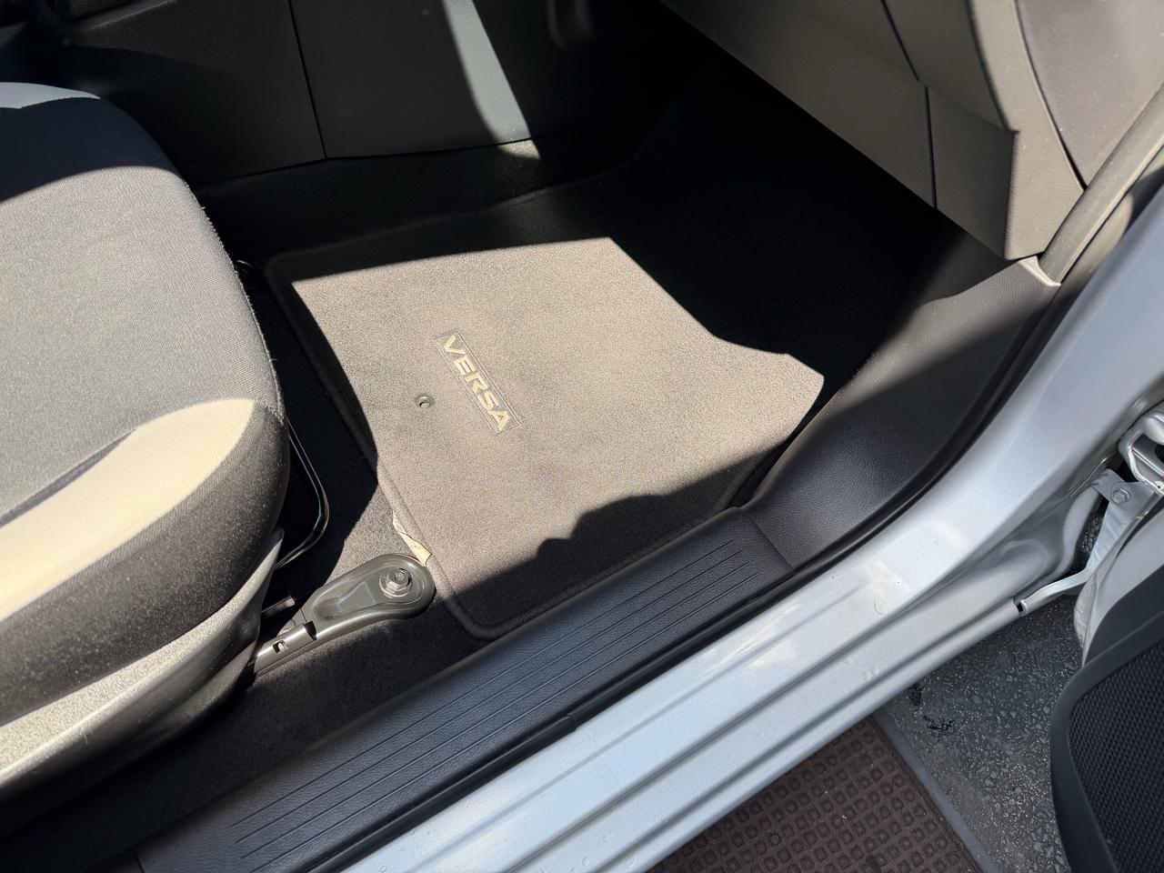 Nissan Versa SV 2021