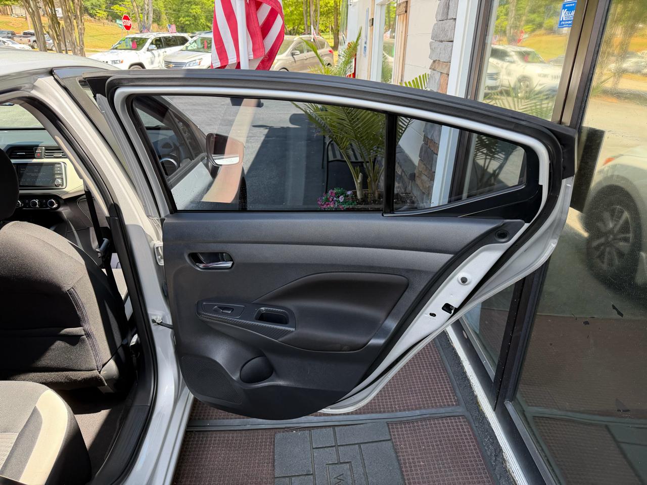 Nissan Versa SV 2021