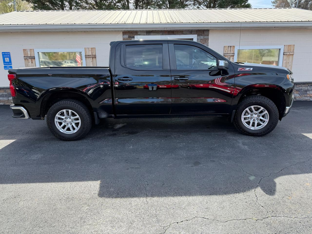Chevrolet Silverado 1500 LT Crew Cab 4WD 2021