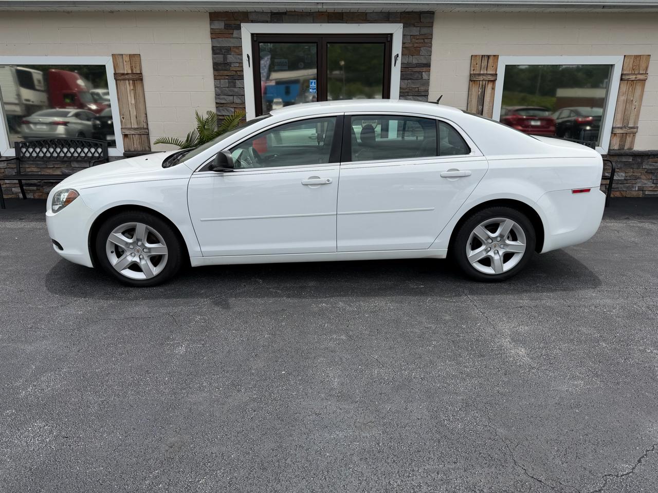 Chevrolet Malibu LS 2011