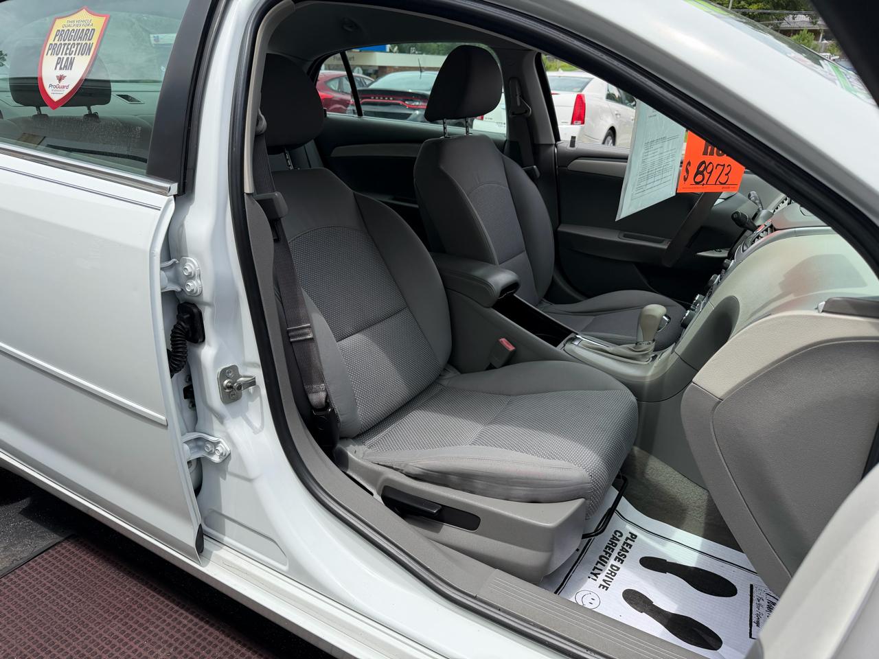 Chevrolet Malibu LS 2011