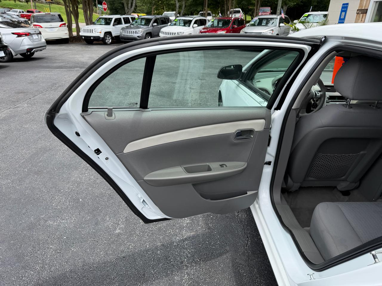 Chevrolet Malibu LS 2011