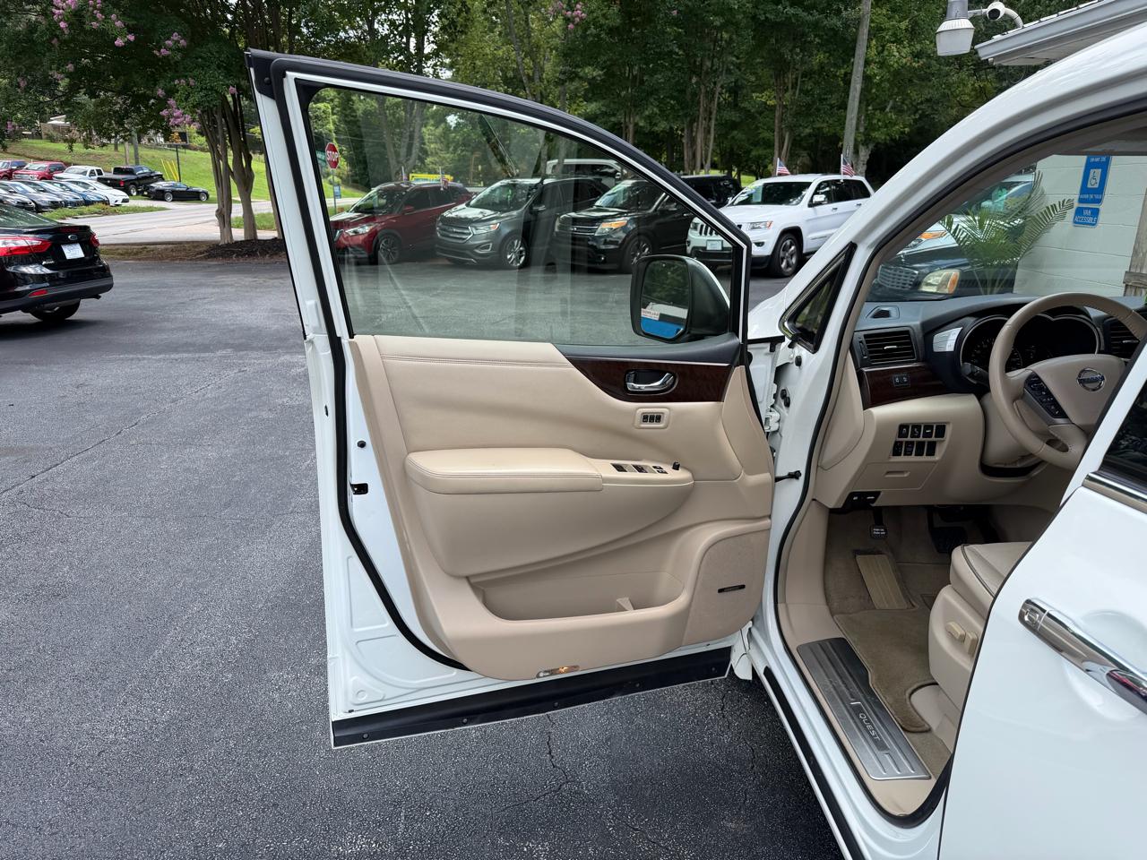 Nissan Quest Platinum 2015