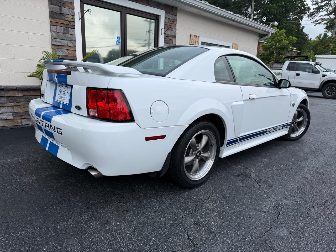 Ford Mustang GT Deluxe Coupe 2004