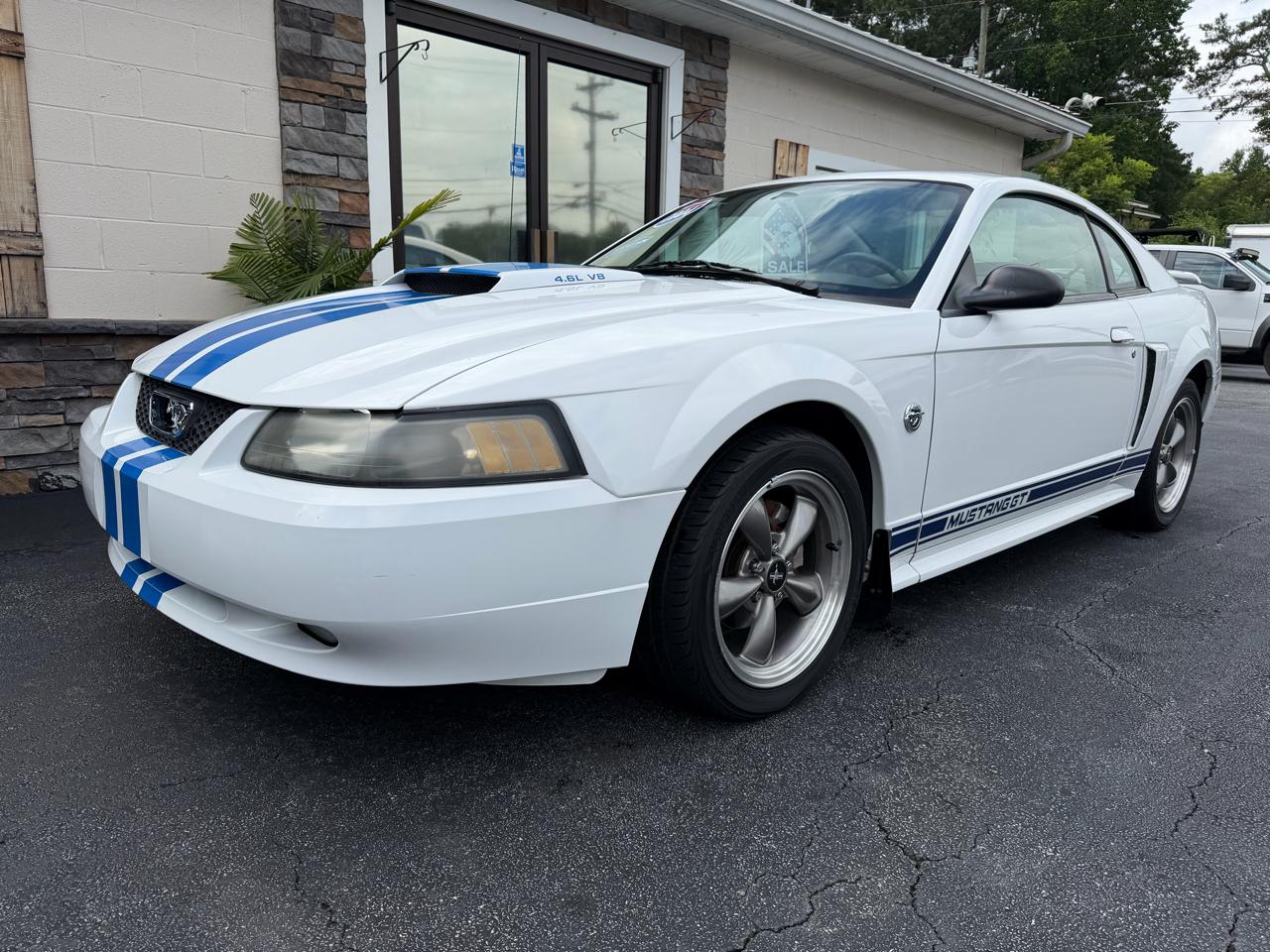 Ford Mustang GT Deluxe Coupe 2004