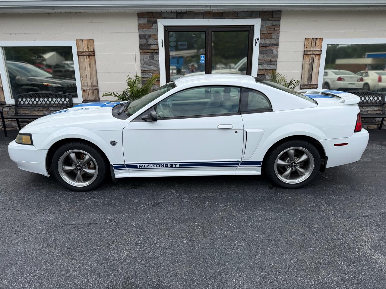 Ford Mustang GT Deluxe Coupe 2004