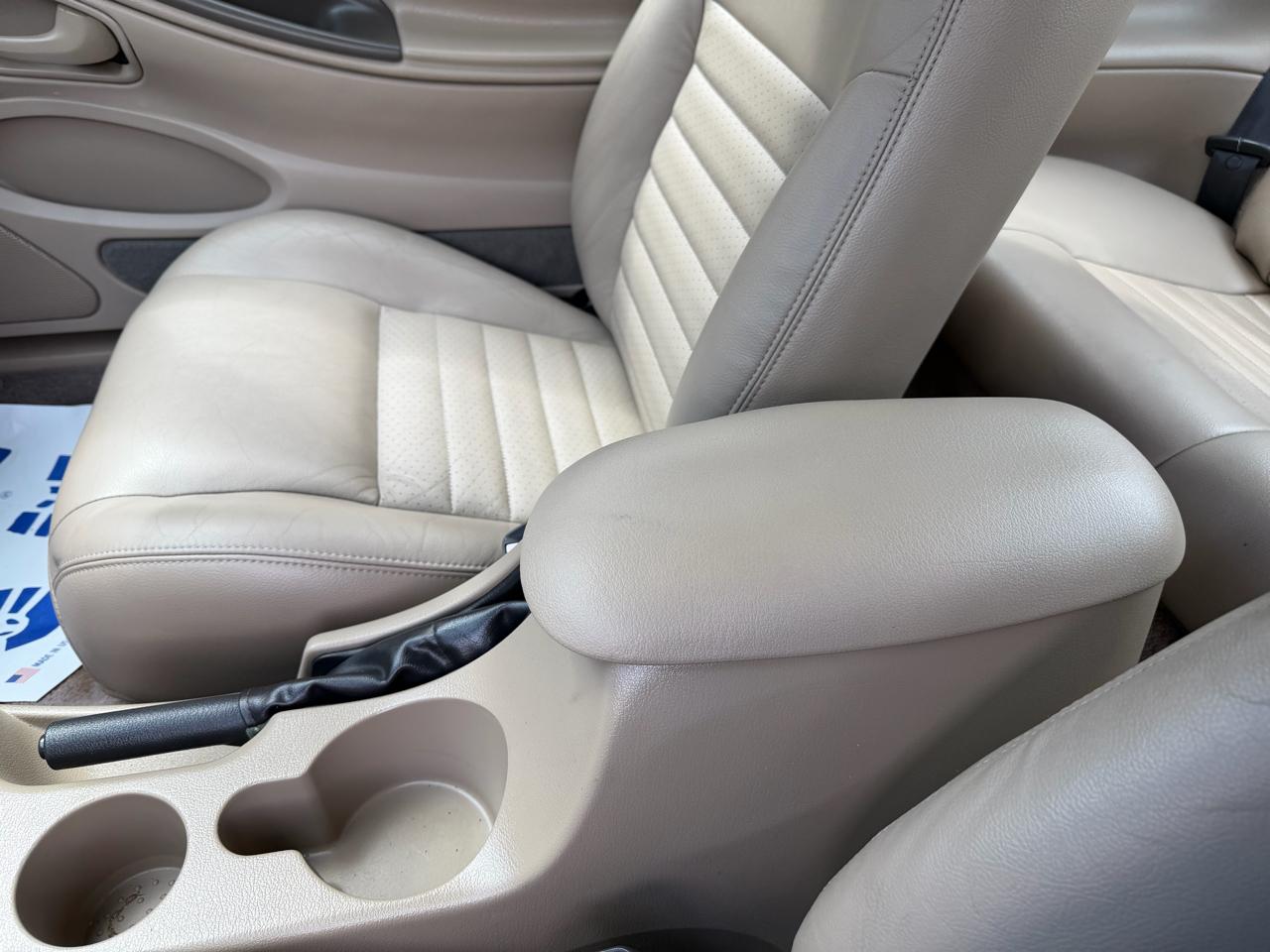 Ford Mustang GT Deluxe Coupe 2004