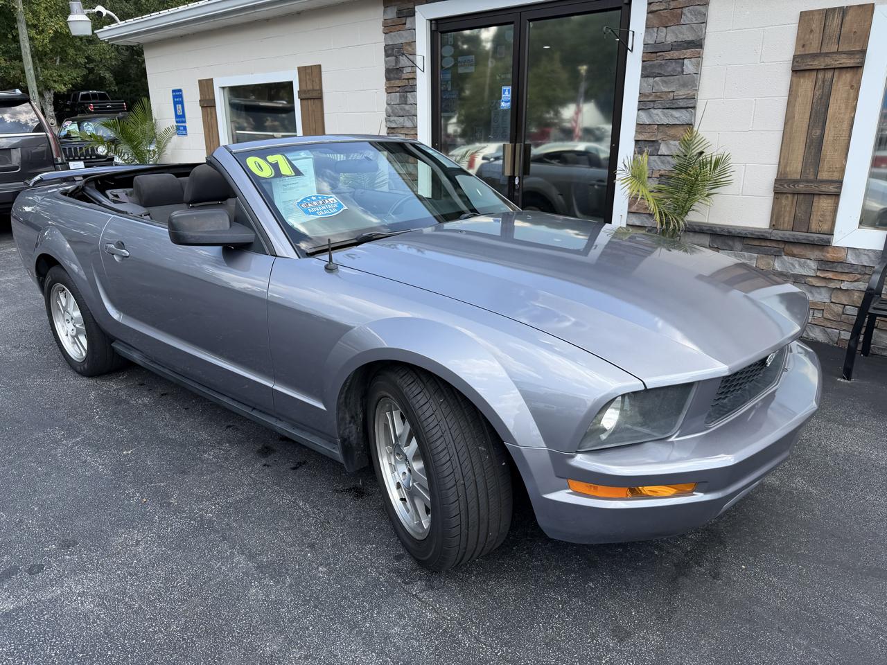 Ford Mustang V6 Deluxe Convertible 2007