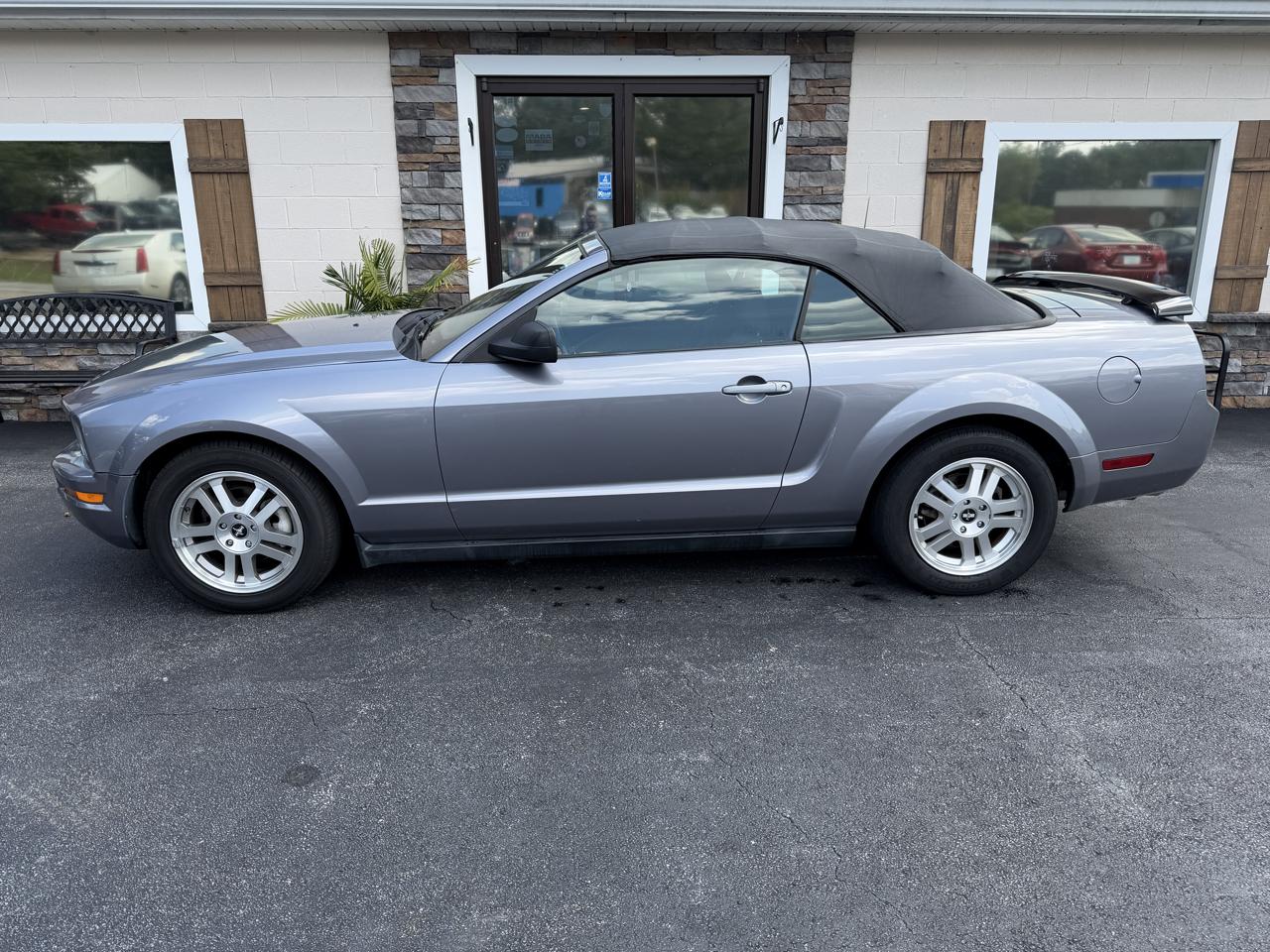 Ford Mustang V6 Deluxe Convertible 2007