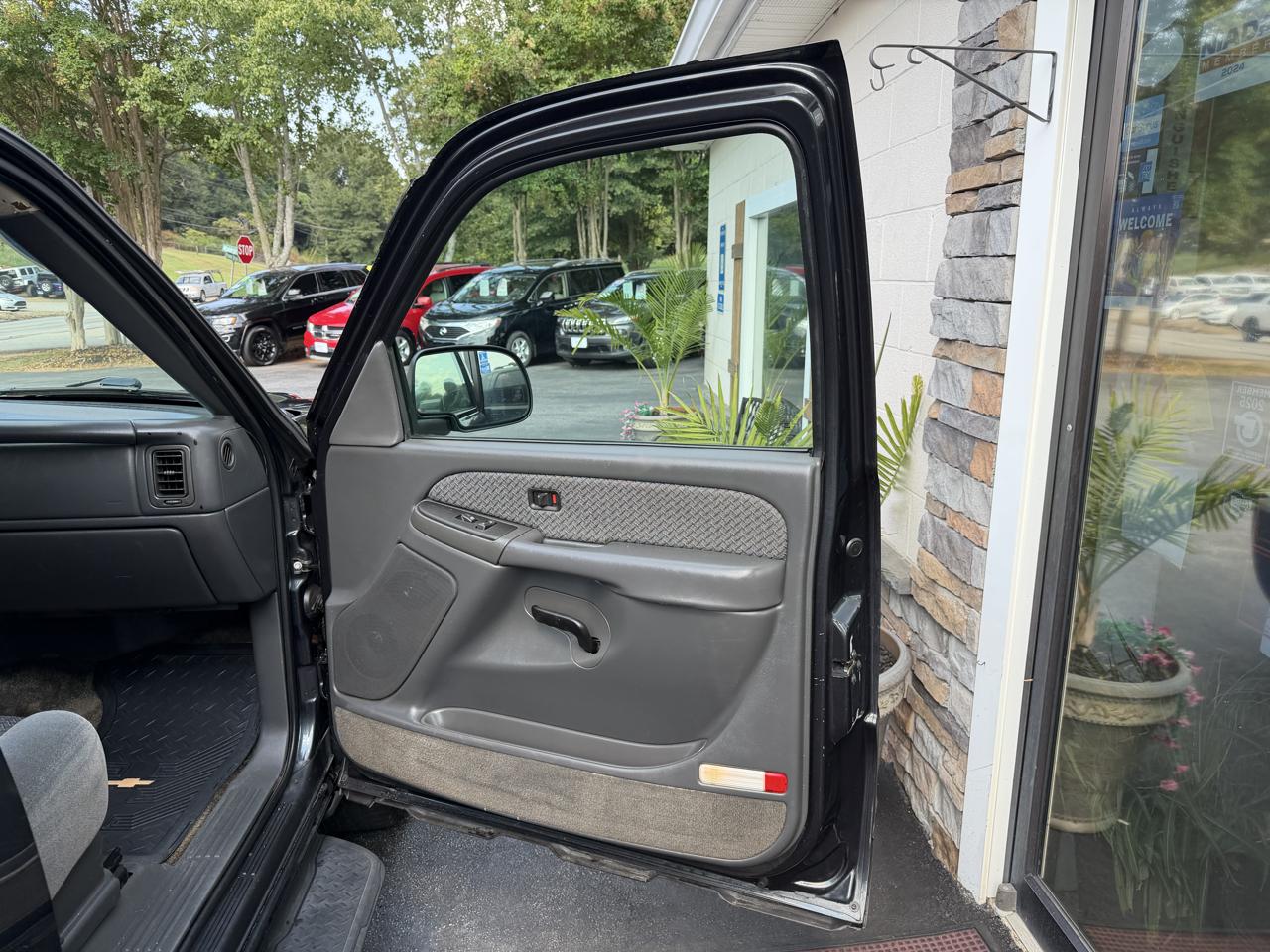 Chevrolet Avalanche 1500 4WD 2003