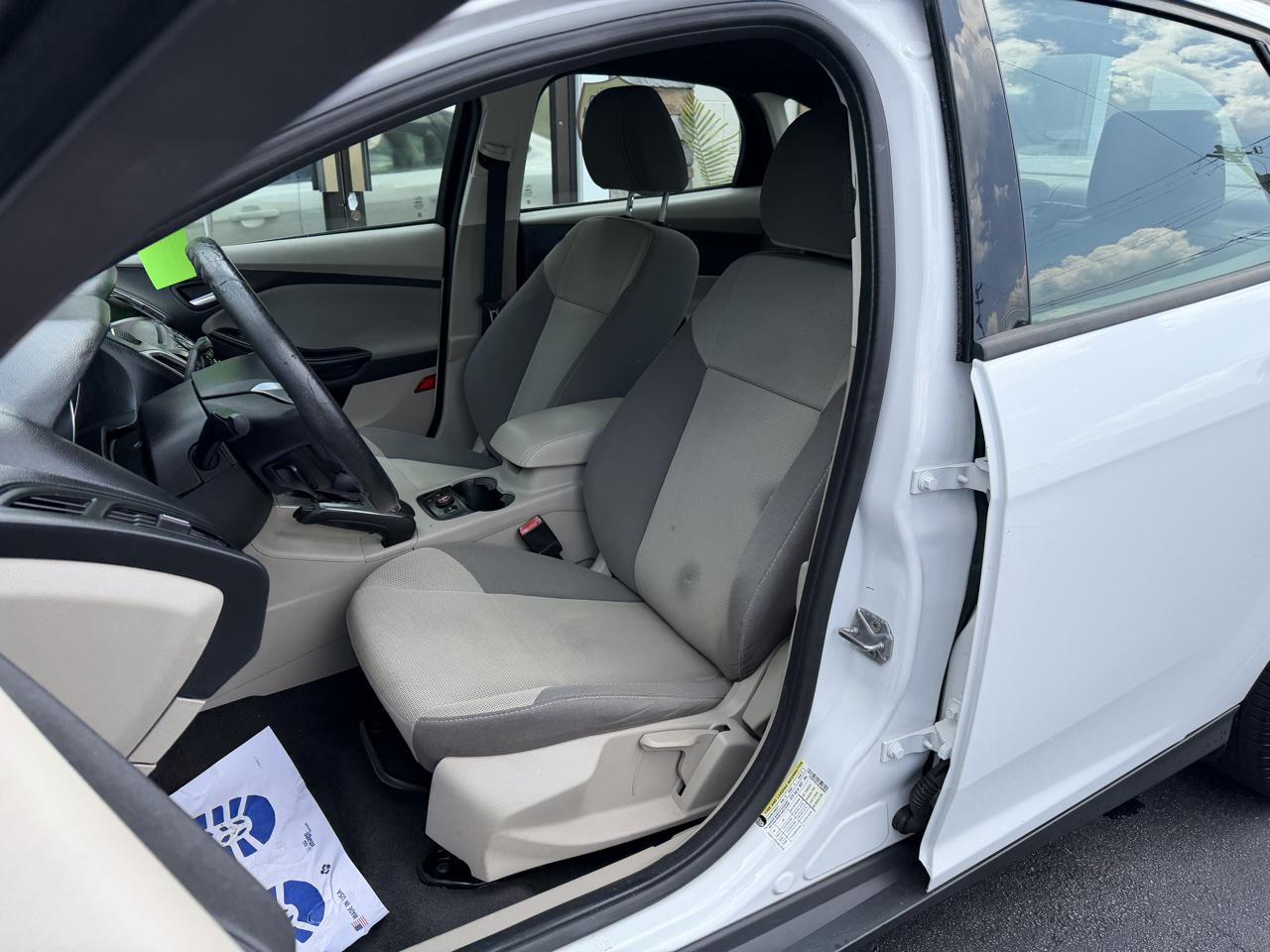 Ford Focus SE Sedan 2013