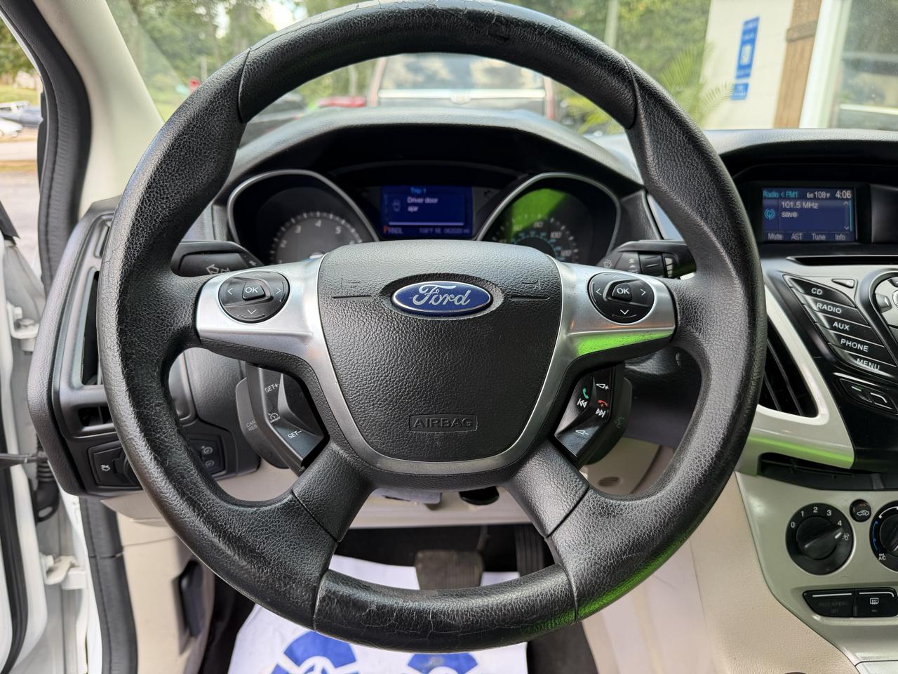 Ford Focus SE Sedan 2013