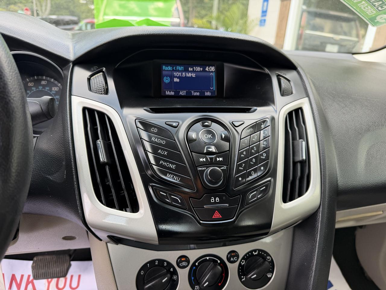 Ford Focus SE Sedan 2013