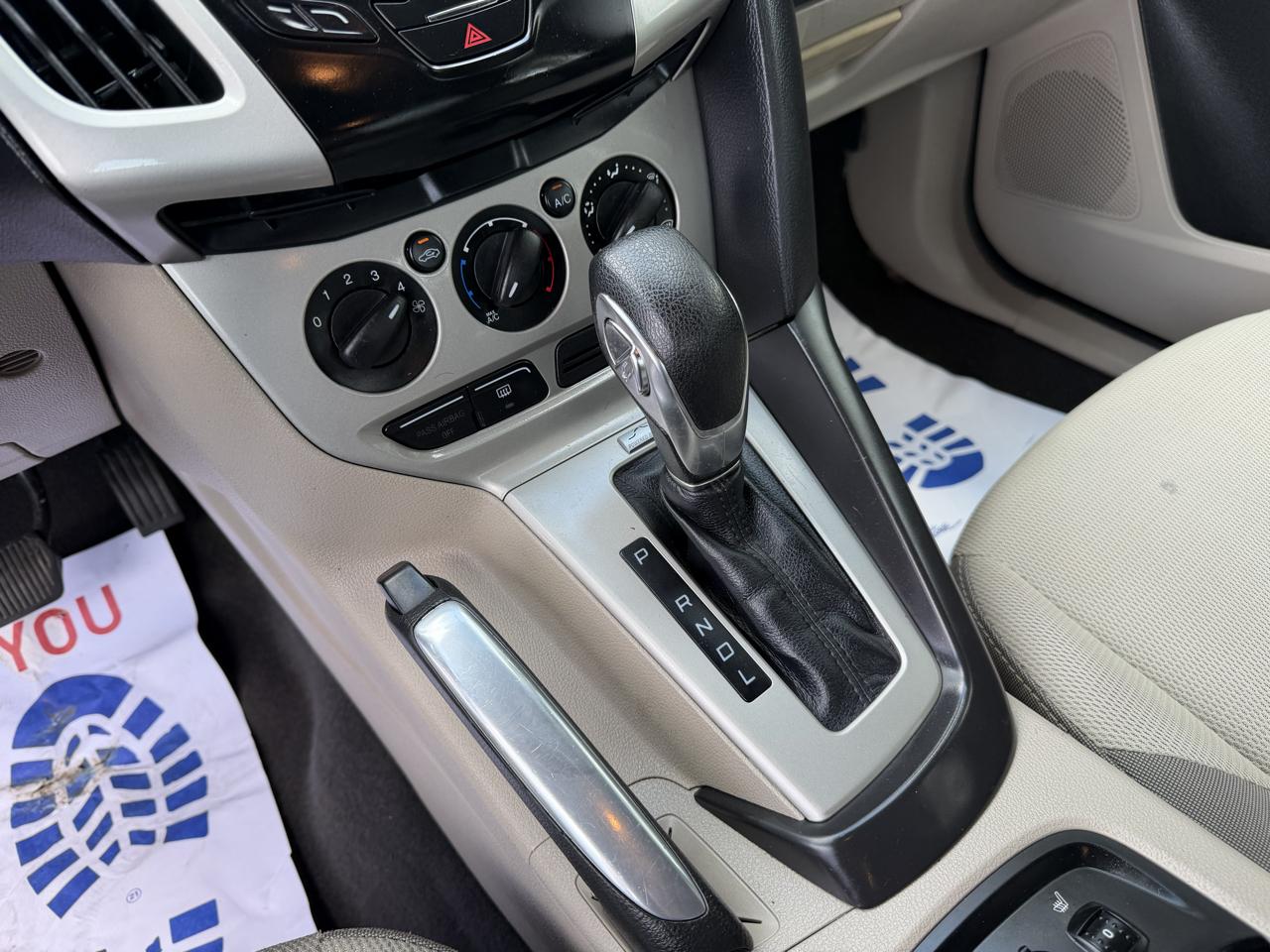 Ford Focus SE Sedan 2013