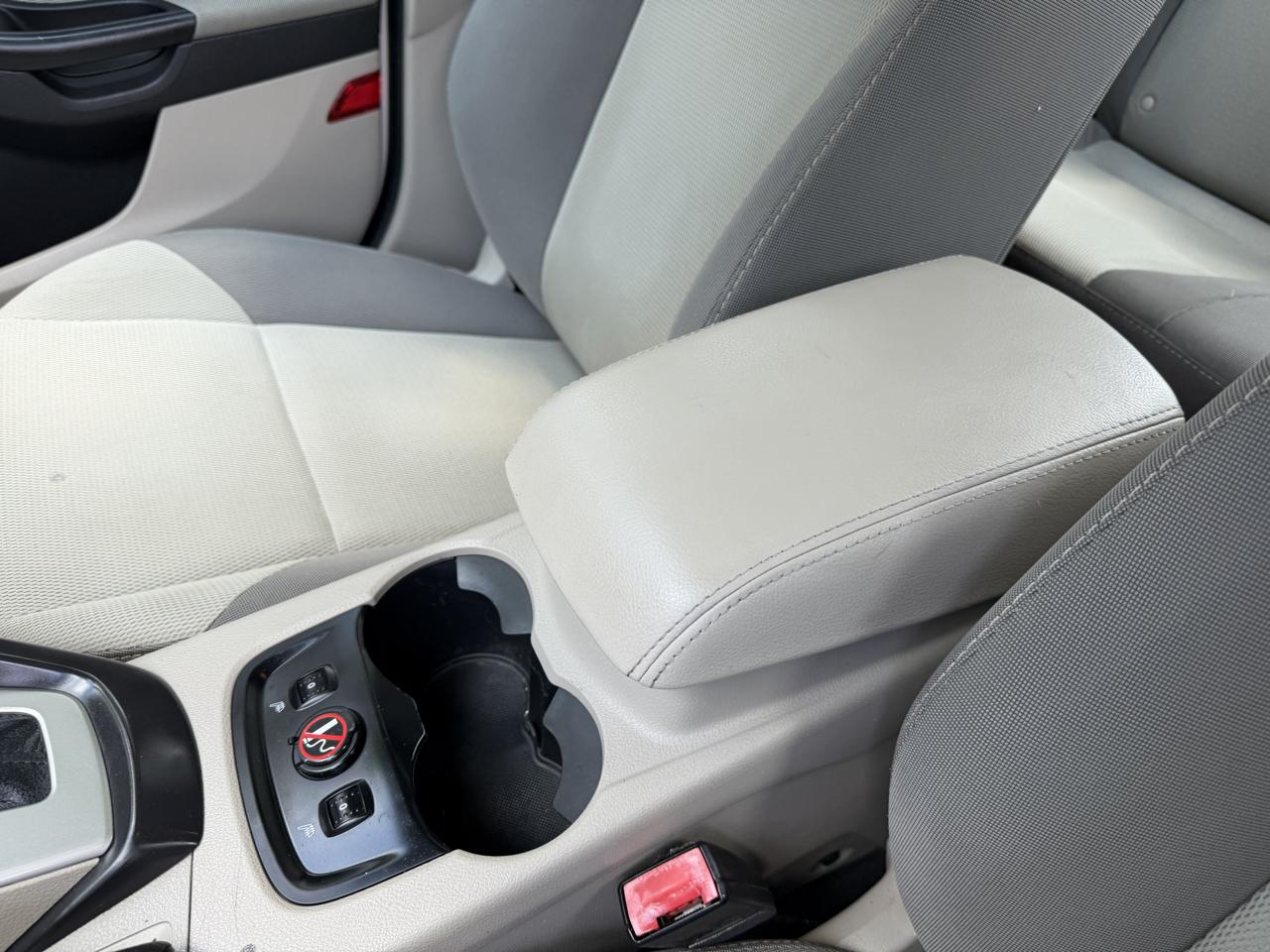 Ford Focus SE Sedan 2013