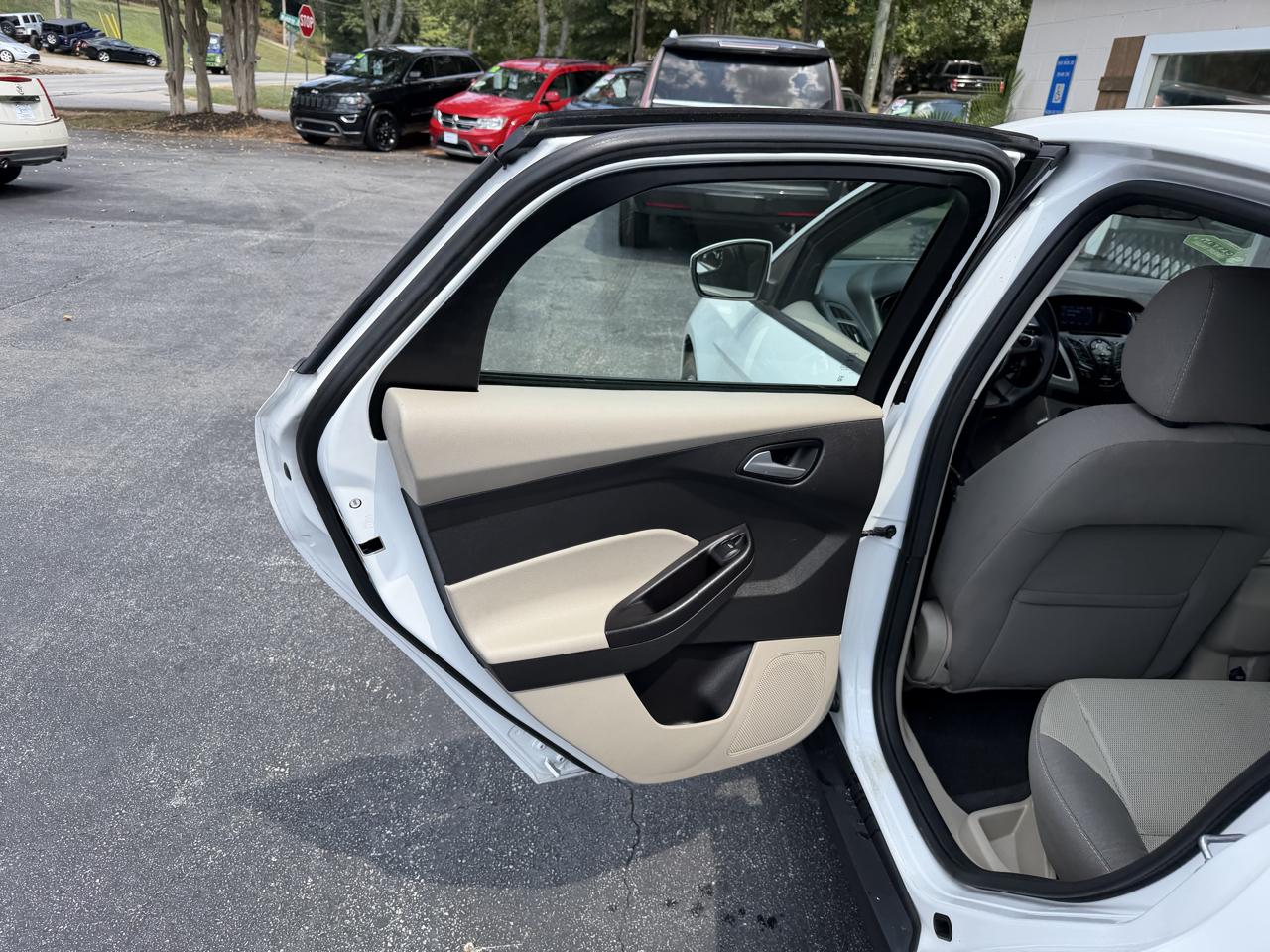Ford Focus SE Sedan 2013