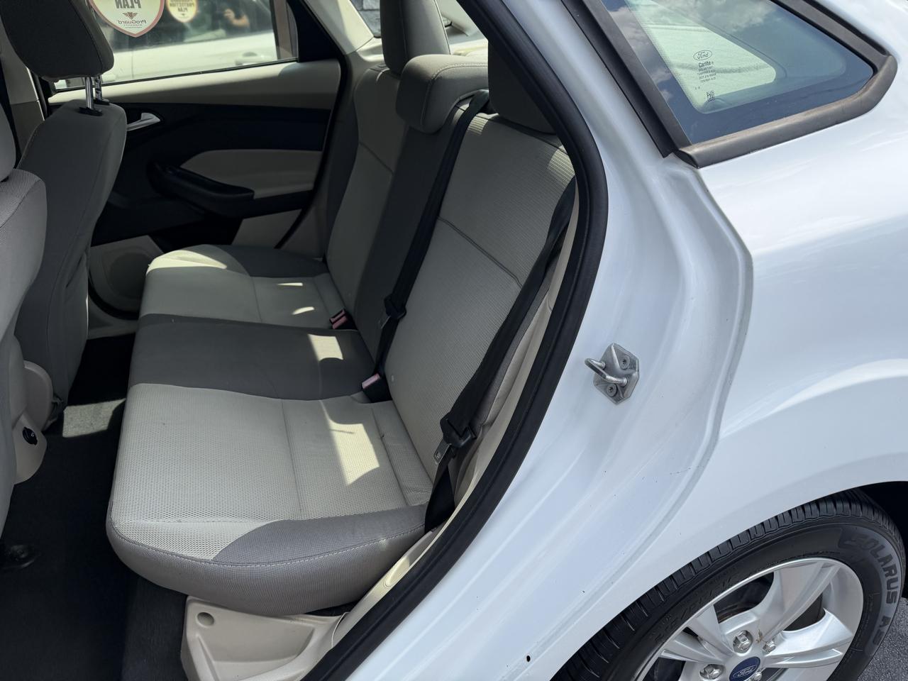 Ford Focus SE Sedan 2013