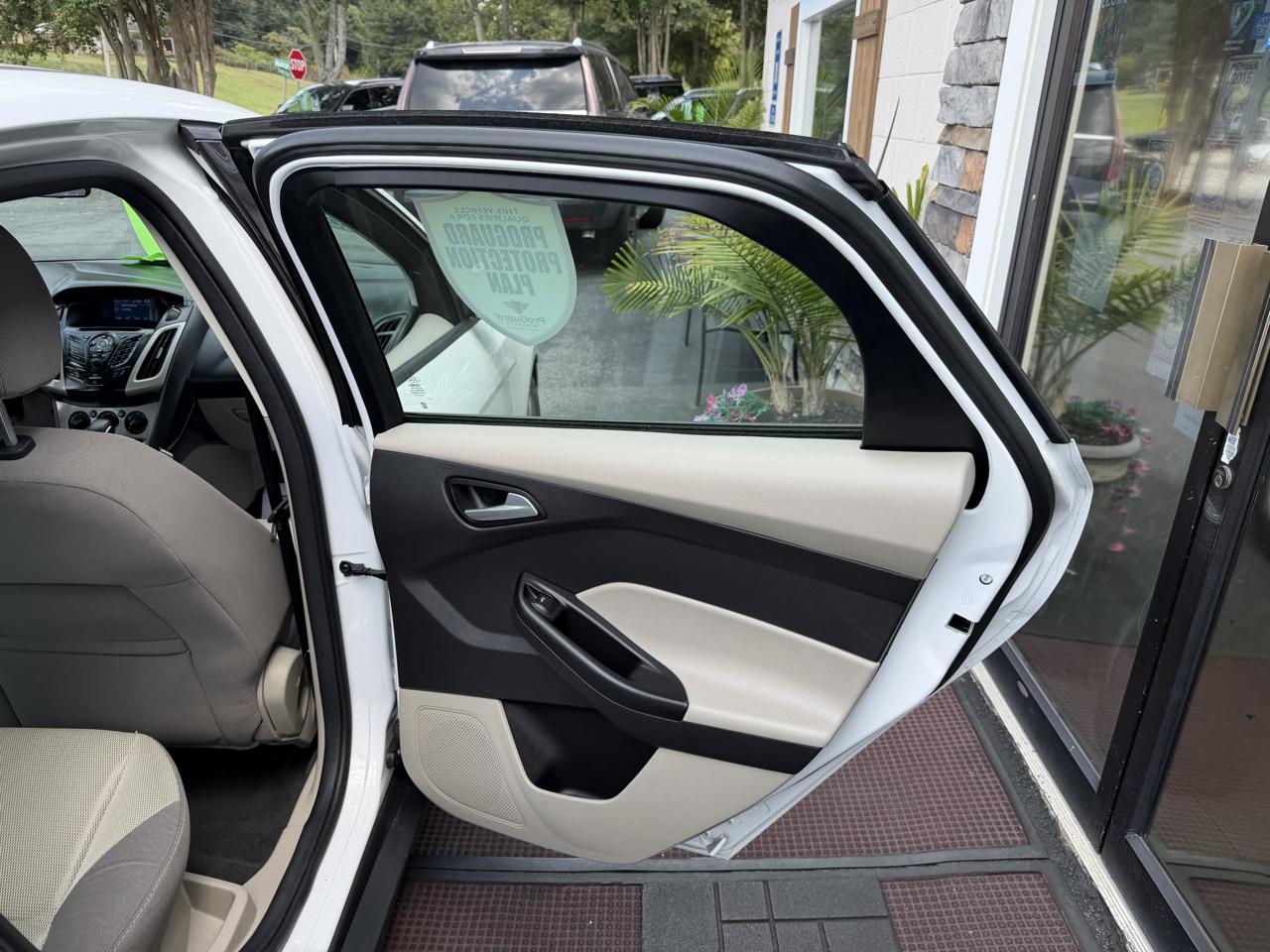 Ford Focus SE Sedan 2013