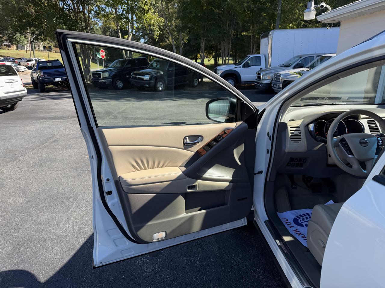 Nissan Murano LE 2010