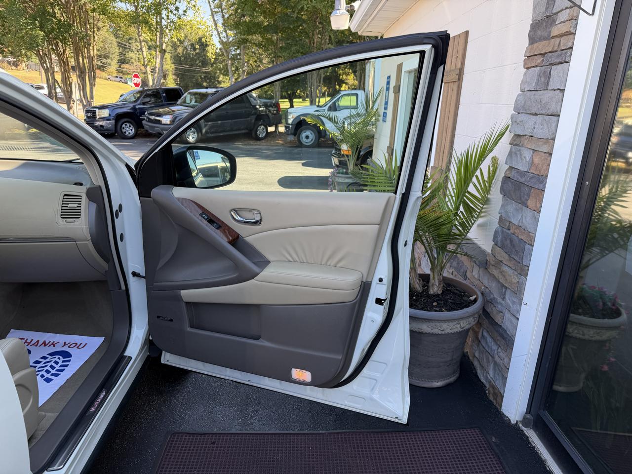 Nissan Murano LE 2010