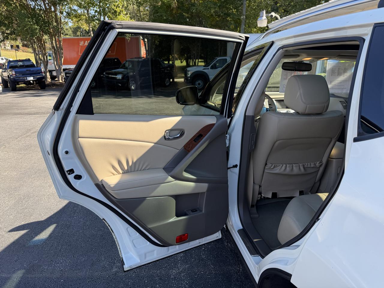 Nissan Murano LE 2010