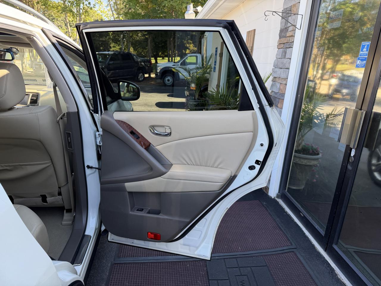 Nissan Murano LE 2010