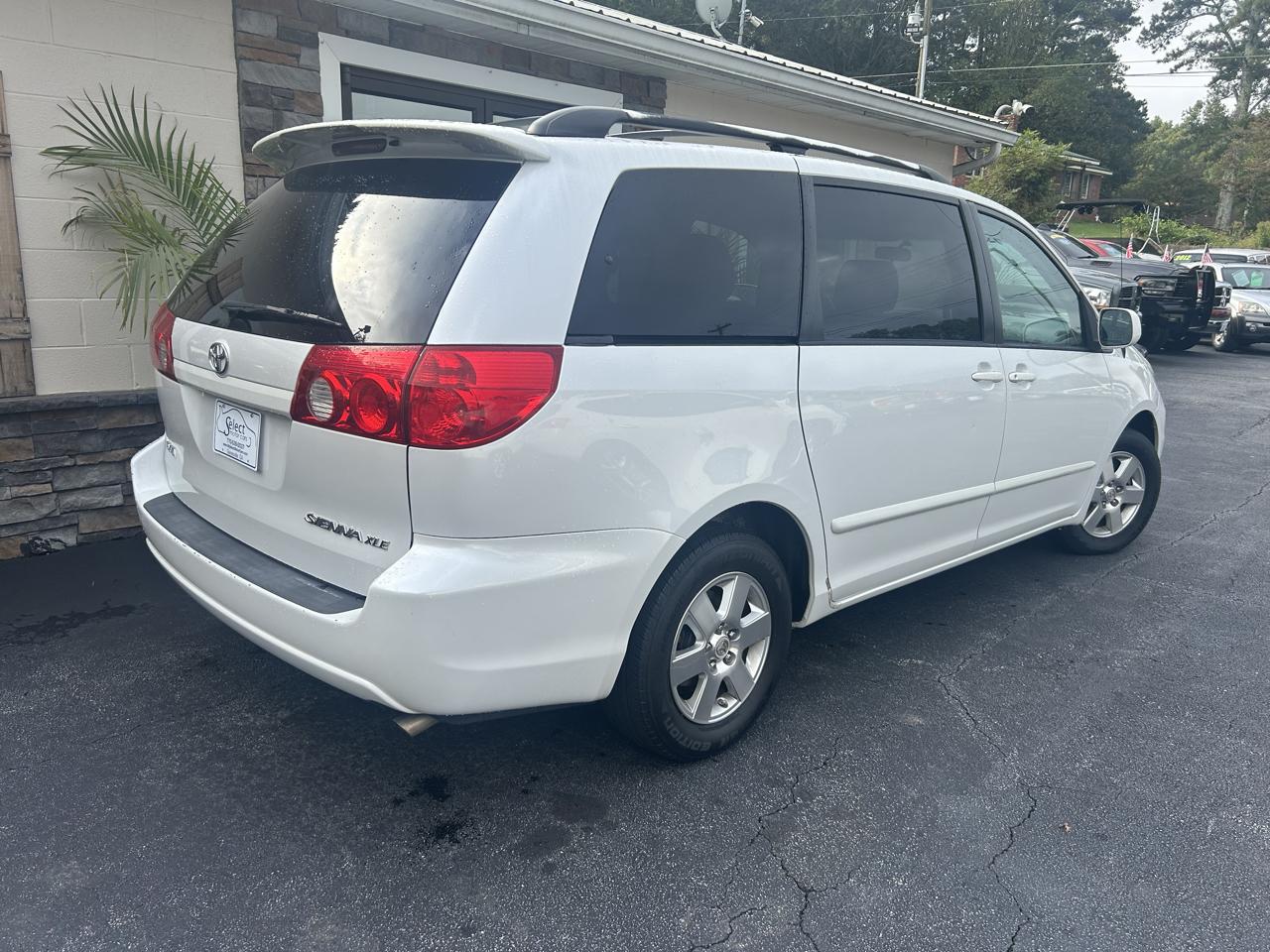 Toyota Sienna photo 3