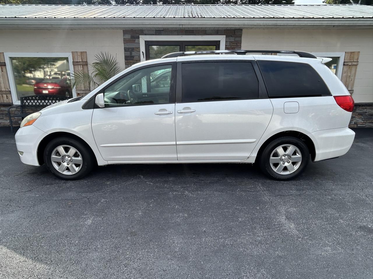 Toyota Sienna photo 5