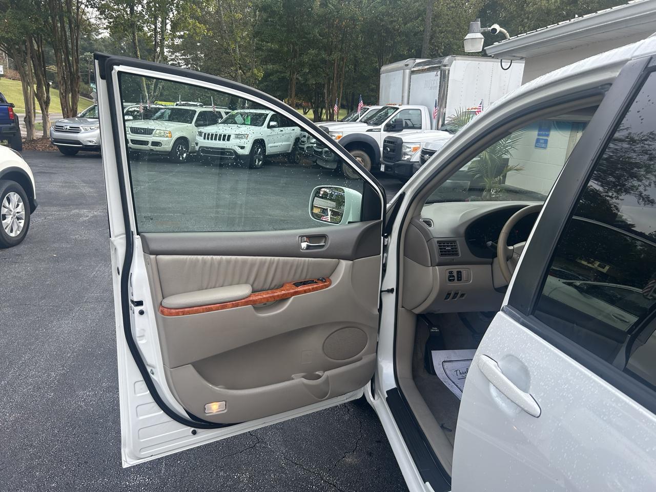 Toyota Sienna photo 9