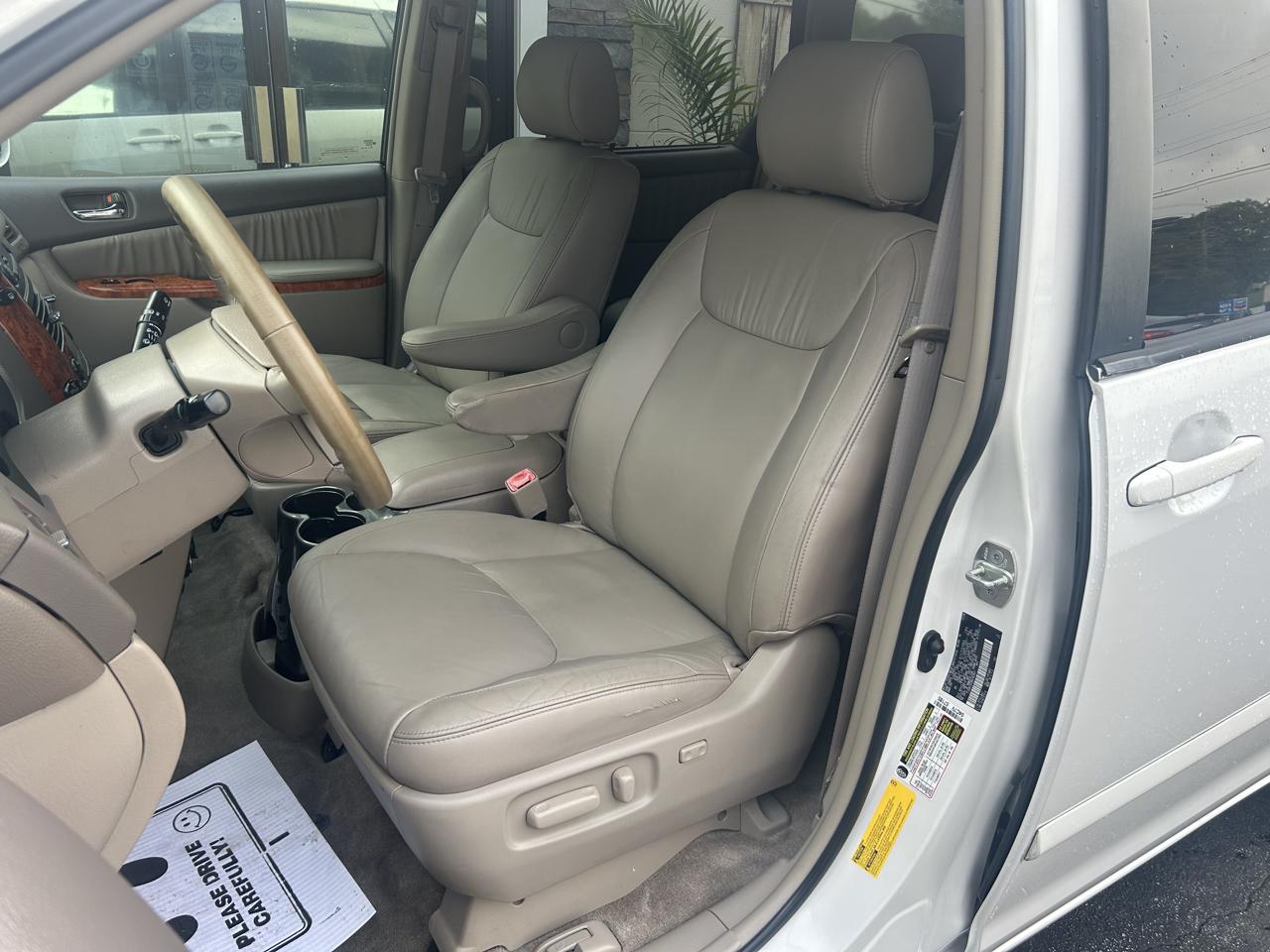 Toyota Sienna photo 11