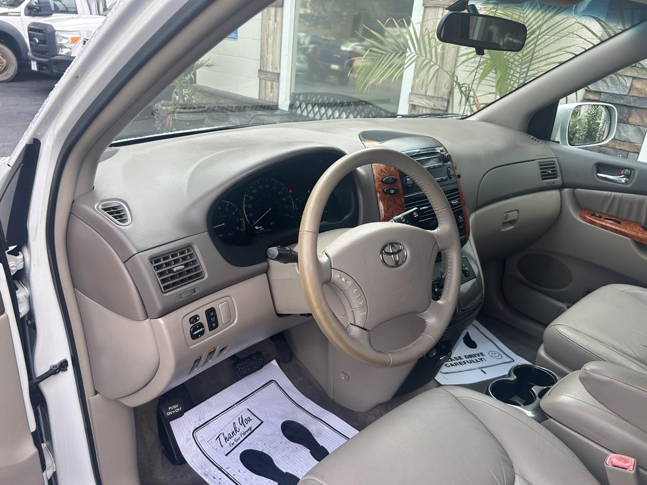 Toyota Sienna photo 12