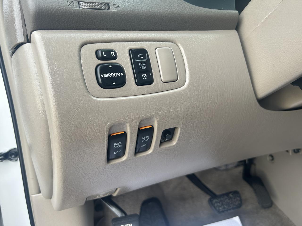 Toyota Sienna photo 16
